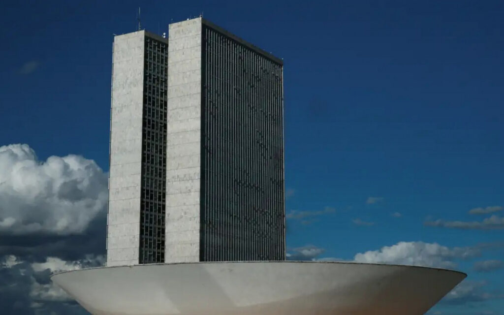 Câmara aprova projeto que suspende prescrição da pena de condenados foragidos