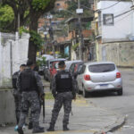 PM realiza operação contra cobrança ilegal de serviços no Complexo do Jardim Novo, em Realengo