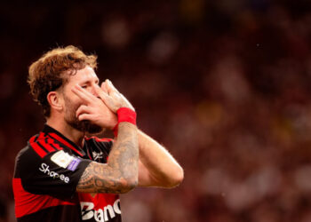 Besiktas apresenta proposta de R$ 58 milhões por Léo Pereira, mas Flamengo resiste à venda