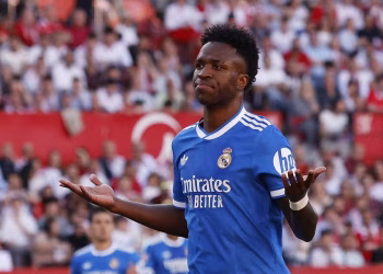 Real Madrid pressiona Vini Jr. por renovação e pode negociar atacante ainda nesta janela