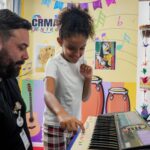 Centro de Referência do Autista de São Gonçalo amplia uso da musicoterapia no desenvolvimento de crianças com TEA