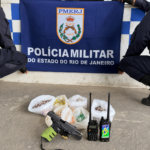 Ações da PM em Japeri terminam com nove presos, apreensão de drogas, arma e rádios comunicadores