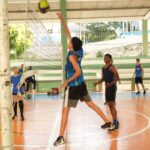 Projeto São Gonçalo no Esporte leva aulas gratuitas de vôlei para moradores da Venda da Cruz