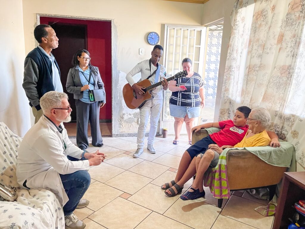 São João de Meriti leva musicoterapia para pacientes atendidos pelo programa Melhor em Casa