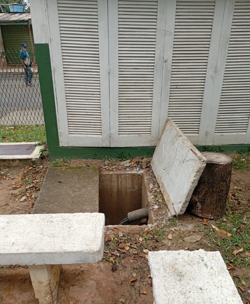 Escola Municipal Ciep 401 Lucimar de Souza Santos é invadida e tem 260 metros de fios furtados