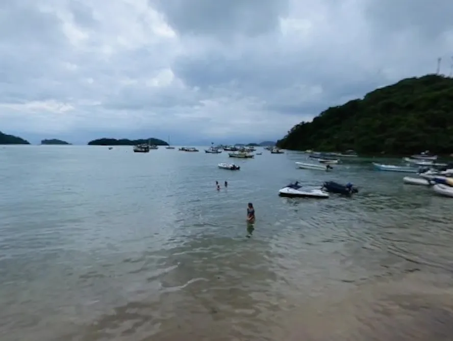 Corpo é encontrado durante buscas por pescador desaparecido após vendaval em Paraty