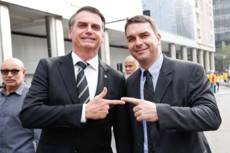 Defesa de Flávio Bolsonaro vai recorrer de decisão que impede visitas a Jair Bolsonaro