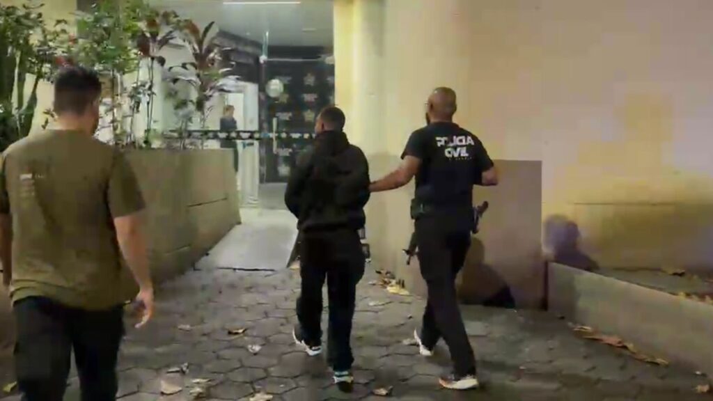 Suspeito de matar padrasto em Cosmos é preso após se entregar à polícia em São Paulo