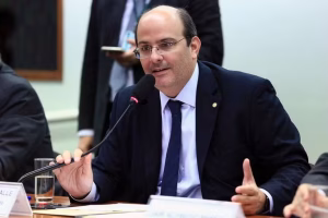 Alexandre Valle é exonerado da presidência da Faetec; defensor público assume comando da fundação