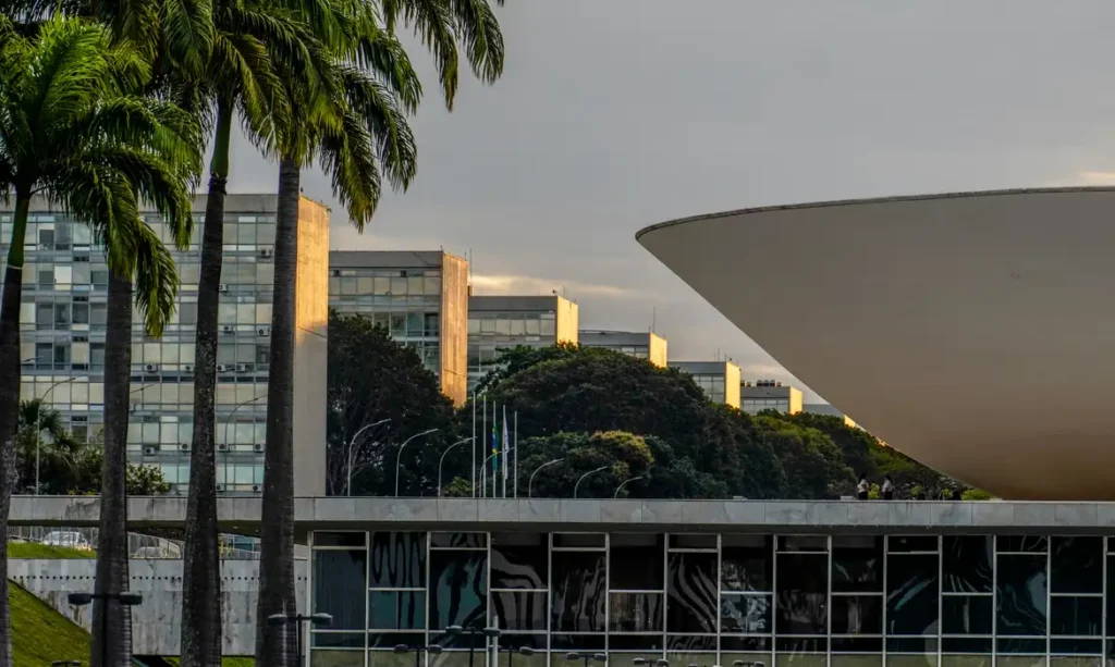 Congresso chega perto do recesso sem avançar com PEC do fim da escala 6×1 e projeto contra misoginia