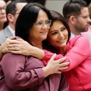 Damares sai em defesa de Michelle Bolsonaro após ataques nas redes sociais