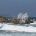 Marinha alerta para ressaca no Rio com ondas de até 3 metros