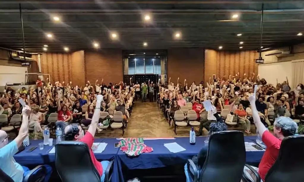Professores da Uerj encerram greve após mais de três meses; técnicos seguem mobilizados