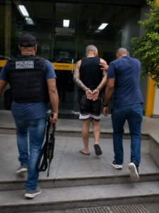 Suspeito de integrar milícia é preso durante cobrança de “taxa de segurança” em Japeri