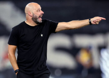 Botafogo demite Franclim Carvalho antes de decisão na Sul-Americana