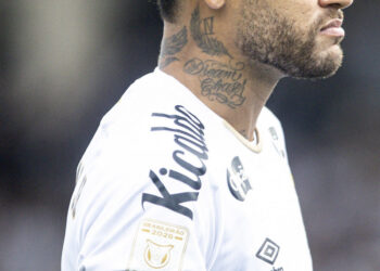 Neymar rebate comparação com Thiago Mendes após vitória do Santos sobre o Vasco