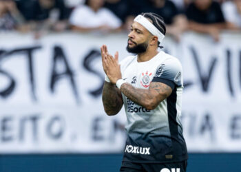 Corinthians encaminha renovação de Memphis Depay após reviravolta
