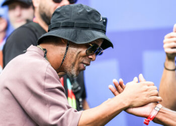 Ronaldinho Gaúcho entra na disputa para comprar time de basquete francês