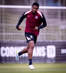 Corinthians negocia venda de André para o Nottingham Forest