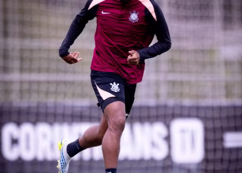 Corinthians negocia venda de André para o Nottingham Forest