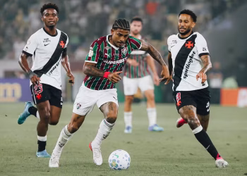 John Kennedy rompe ligamento do joelho e será operado pelo Fluminense