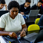JUVRio oferece 3,5 mil vagas gratuitas para cursos de tecnologia, audiovisual e inglês