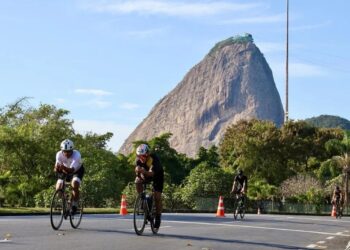 Ironman 70.3 reúne atletas de 24 países em prova de triatlo no Rio neste domingo