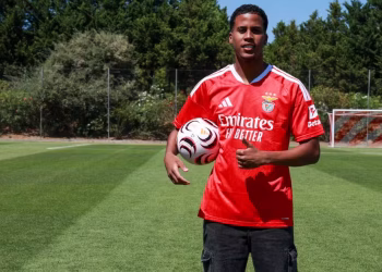 Benfica oficializa contratação de Alan Santos, revelado pelo Flamengo