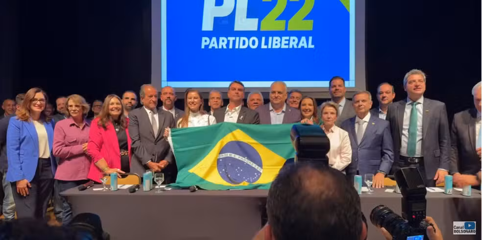 Flávio Bolsonaro confirma Alfredo Gaspar como candidato a vice-presidente em chapa do PL