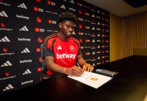 Manchester United contrata Carlos Baleba por R$ 456 milhões
