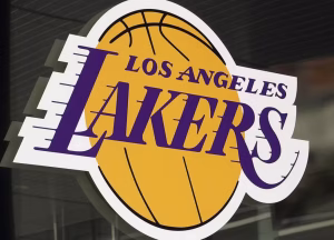 Família Buss vende participação restante e deixa comando dos Lakers após 47 anos