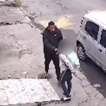 Menina é enforcada e implora para ladrão não levar celular em Duque de Caxias