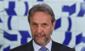 Líder do PT na Câmara segue internado após sofrer AVC isquêmico