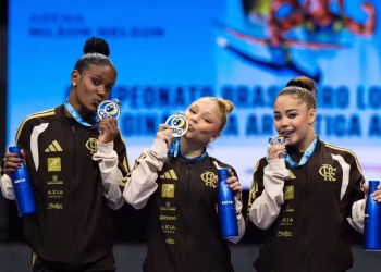 Flávia Saraiva conquista dois ouros no Brasileiro de Ginástica e homenageia o pai