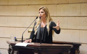 Justiça determina prisão da ex-vereadora Veronica Costa