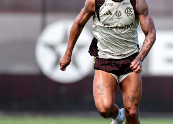 Guerrero e Flamengo tentam acordo após oito anos de disputa na Justiça