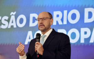 RJ exonera 6,6 mil servidores comissionados em seis meses; veja as áreas mais afetadas