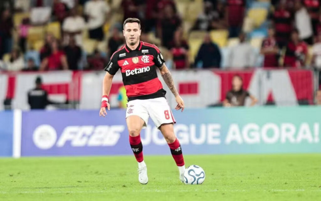 Saúl admite avaliar futuro no Flamengo após ganhar nova chance como titular
