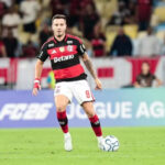 Saúl admite avaliar futuro no Flamengo após ganhar nova chance como titular