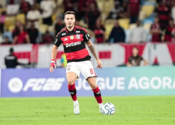 Saúl admite avaliar futuro no Flamengo após ganhar nova chance como titular