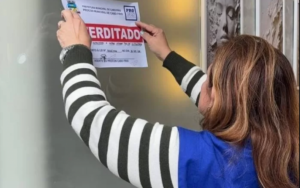 Clínica de estética segue parcialmente interditada em Cabo Frio por impasse sobre Endolaser