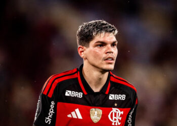 Ayrton Lucas sofre lesão muscular e desfalca o Flamengo
