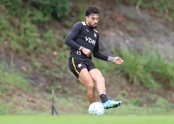Botafogo perde Alex Telles para duelo contra o Palmeiras pelo Brasileirão