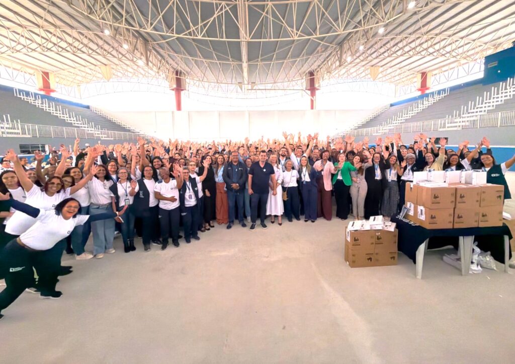 Duque de Caxias entrega tablets a mais de 700 agentes comunitários de saúde