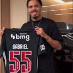 Vasco oficializa contratação do zagueiro Gabriel Pereira