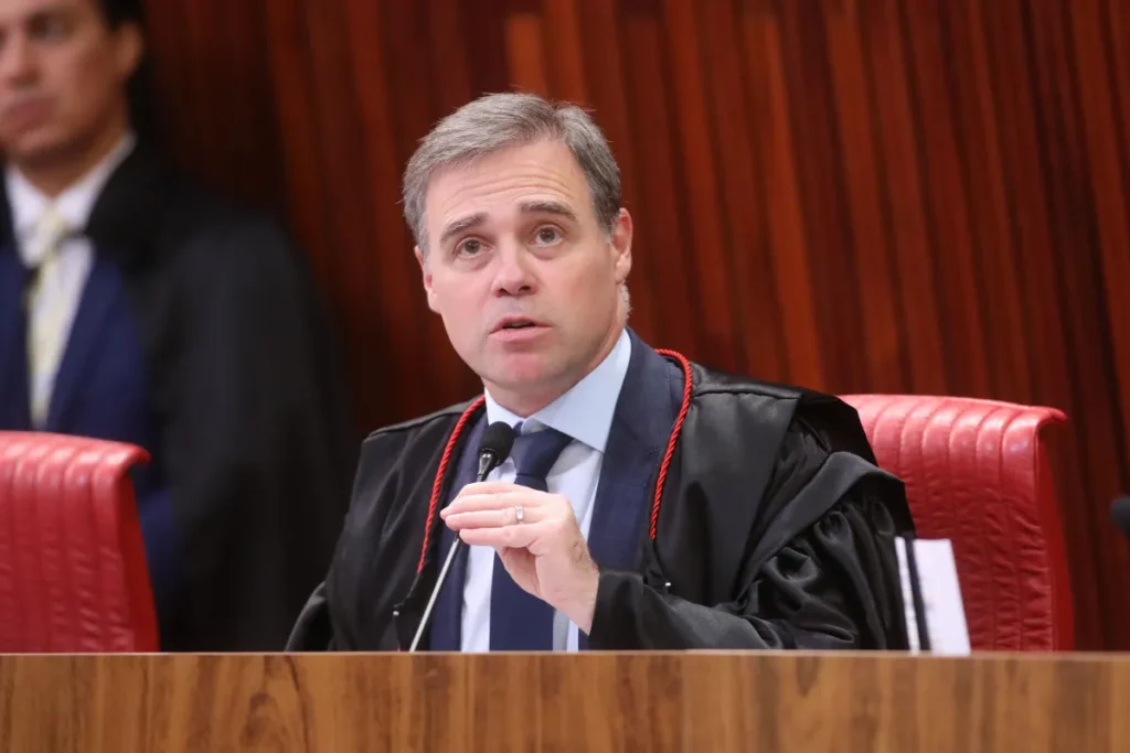 André Mendonça retira sigilo de processo sobre movimentações financeiras de Daniel Vorcaro