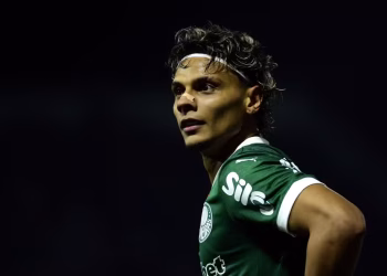 Richard Ríos deixa o Benfica por empréstimo e vai defender o Al-Ittihad