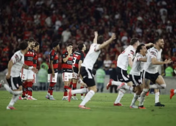 Flamengo perde três pênaltis e é eliminado pelo Estudiantes na Libertadores