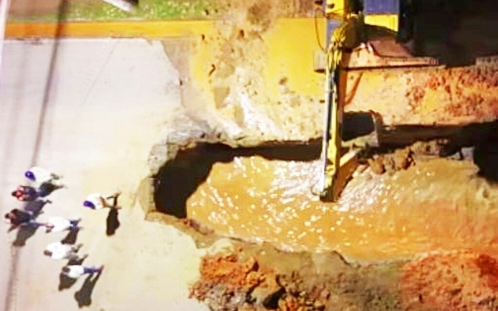 Rio das Ostras prevê cinco dias para recuperar avenida atingida por cratera
