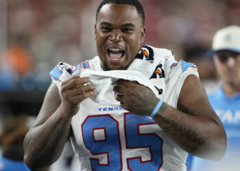 Jordan Elliott é dispensado da NFL após sacar arma durante discussão com companheiro